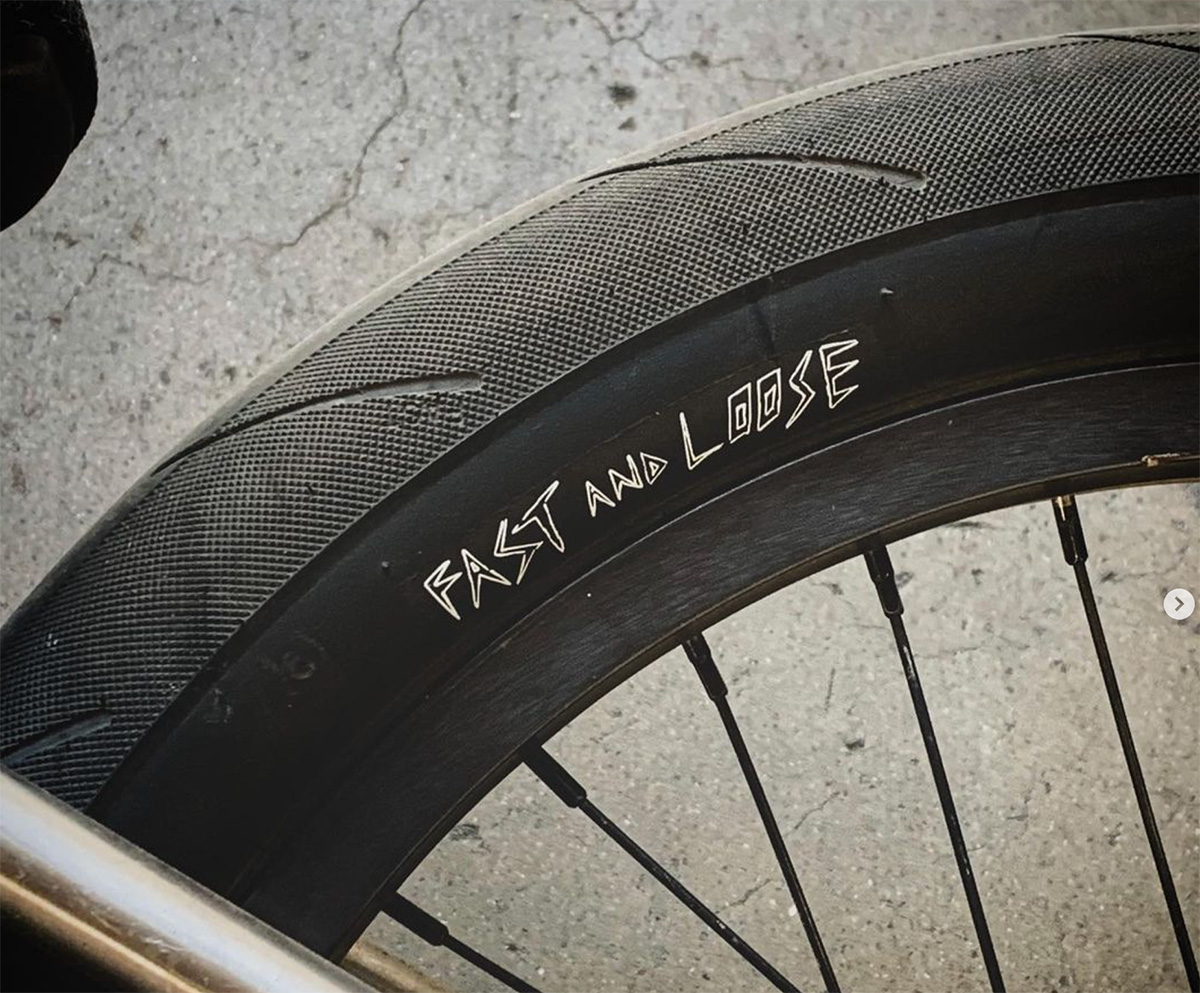 cult fast and loose bmx tyre black